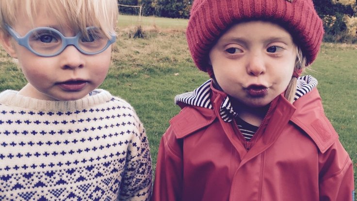 kids_twins_red_family_child_little_happy_childhood-816956