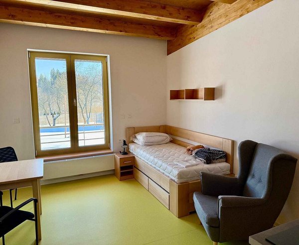 kraj-otevrel-nove-byty-pro-dusevne-nemocne-v-rokytnici-05_denik-galerie-800@2x