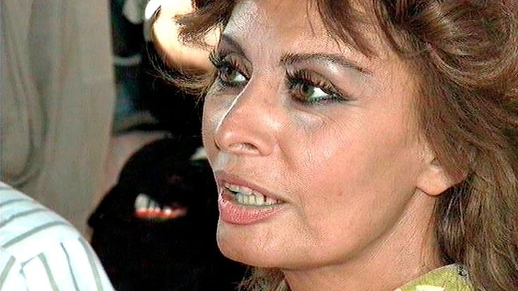 left-side-front-extreme-close-up-of-international-film-star-sophia-lorens-face-81f1ff-1024