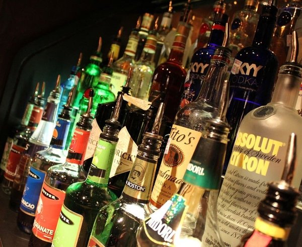 liquor-alcohol-bar-food-drink-3ec871-1024