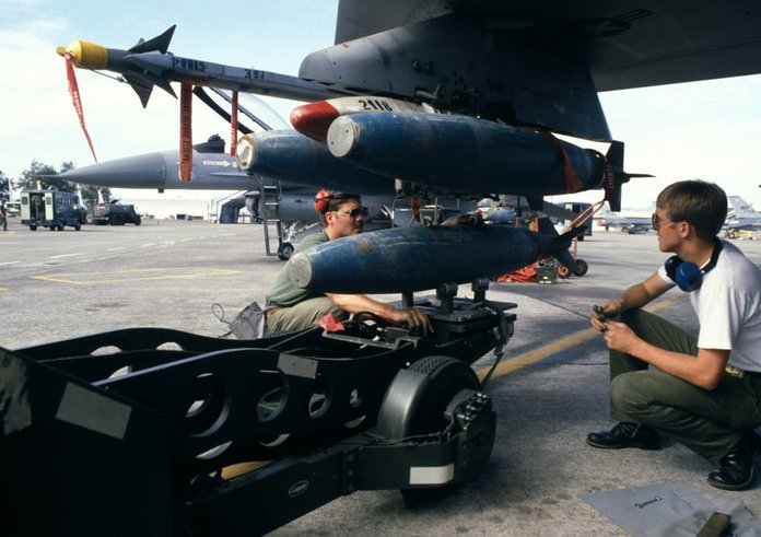 mark-84-bombs-are-loaded-onto-the-pylon-of-an-f-16-fighting-falcon-aircraft-dc9892-1024