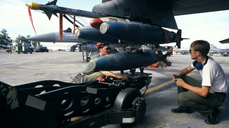 mark-84-bombs-are-loaded-onto-the-pylon-of-an-f-16-fighting-falcon-aircraft-dc9892-1024