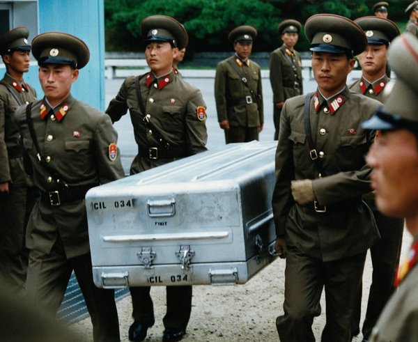 members-of-the-north-korean-army-bring-the-casket-to-the-south-korean-side-073e1f-1024