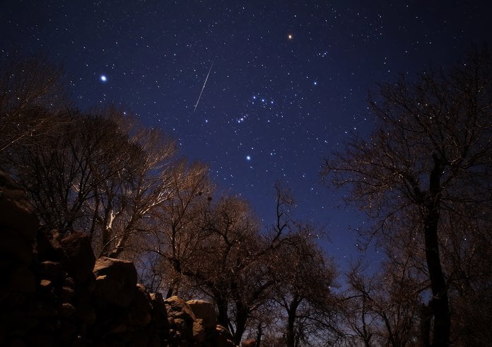 meteor-geminidy-zvezdy-iran