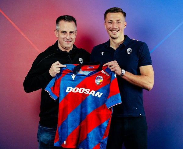 Dávid Krčík oblékne dres s číslem 37.