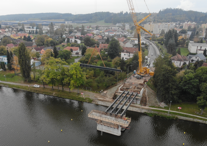 Stavba mostu v Týně nad Vltavou