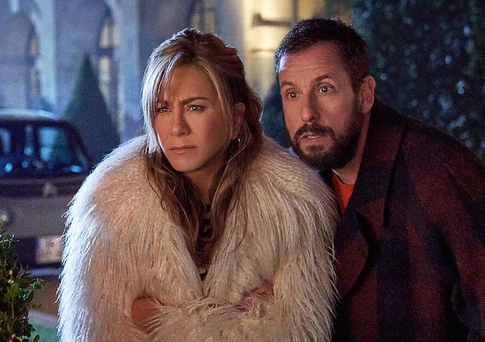 Adam Sandler a Jennifer Aniston ve filmu Vražda v Paříži (2023)