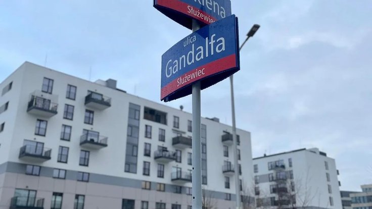 newly-named-tolkien-and-gandalf-street-at-warsaw-poland-v0-k0mgc3y6qh7a1