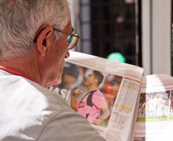newspaper_read_man_pensioners_paper_news_messages_lack_of_understanding-1014986