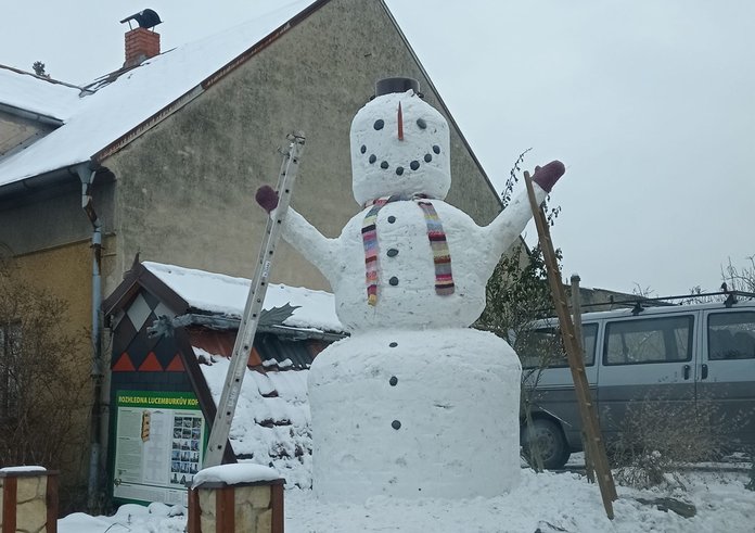 obří sněhulák zdraj FCB Heduš Rambousková