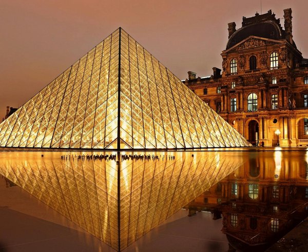 Muzeum Louvre v Paříži.