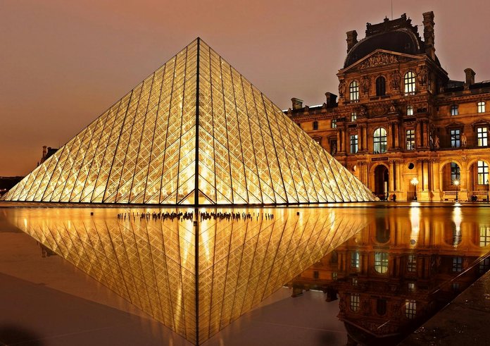 Muzeum Louvre v Paříži.