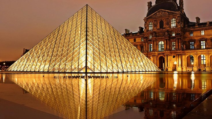 Muzeum Louvre v Paříži.