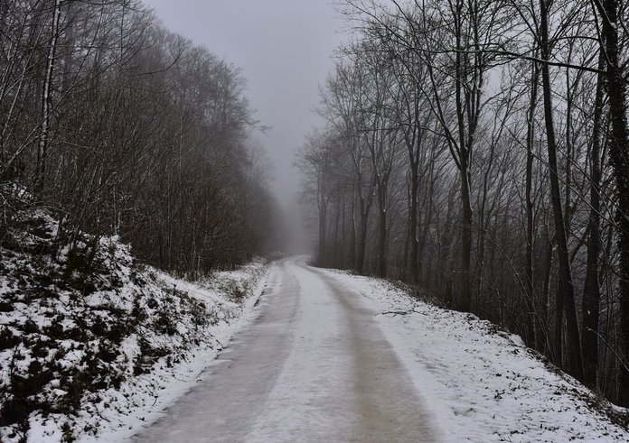 zasněžená silnice