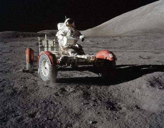 Astronaut Eugene Cernan na Měsíci