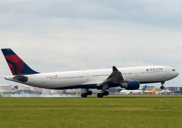 plane-2633883_1280