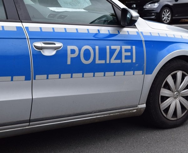 police_police_car_patrol_car_patrol_state_authority_police_officers_germany-493057