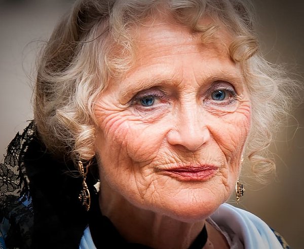 portrait-elderly-person-old-wrinkled-face-woman