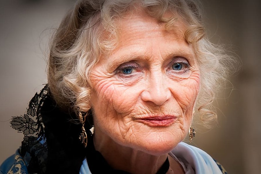 portrait-elderly-person-old-wrinkled-face-woman