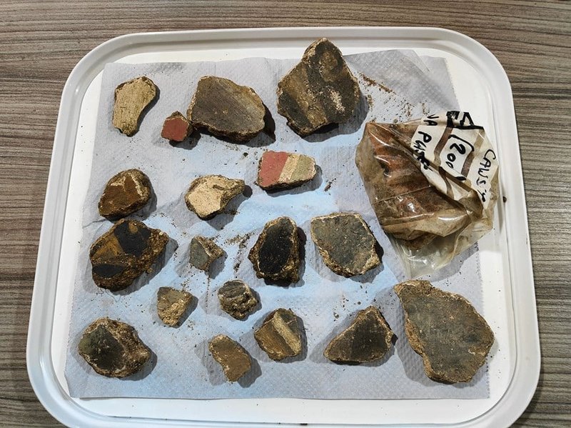 possible-roman-painted-plaster-fresh-from-the-trenches-cotswold-archaeology