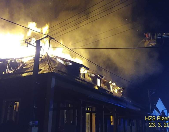 Požár penzionu s restaurací Angusfarm v obci Soběsuky.