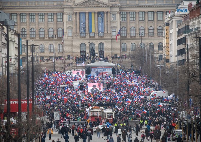 Pohled na protivládní demonstraci na Václavském náměstí (11. 3. 2023)