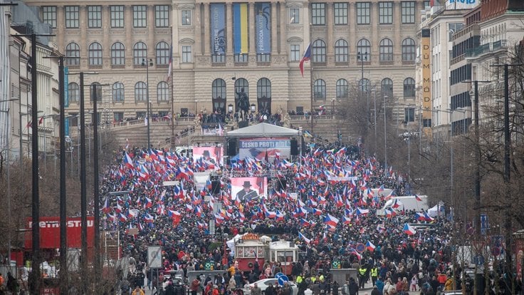 Pohled na protivládní demonstraci na Václavském náměstí (11. 3. 2023)