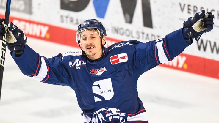 Luke Adam ještě v drseu Straubing Tigers