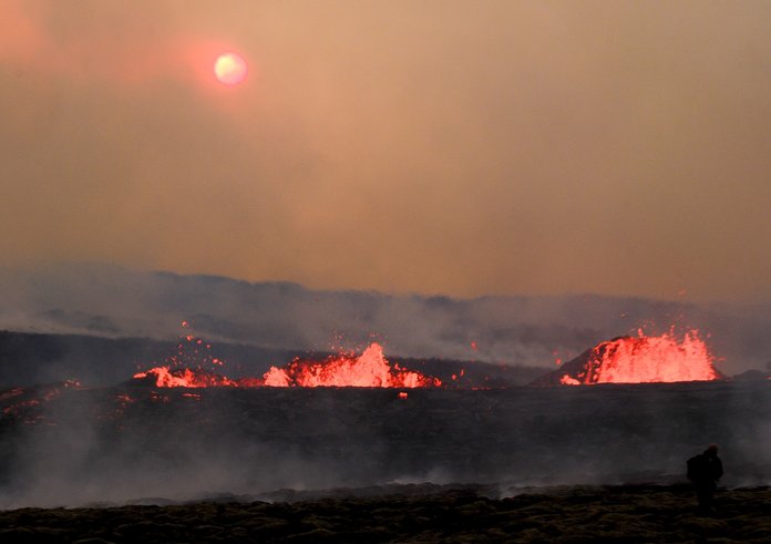 Trhlina s lávou na islandské hoře Litli Hrútur (10.7.2023)