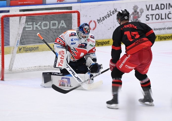 Dominik Pavlát při premiéře v bráně Pardubic dvakrát inkasoval