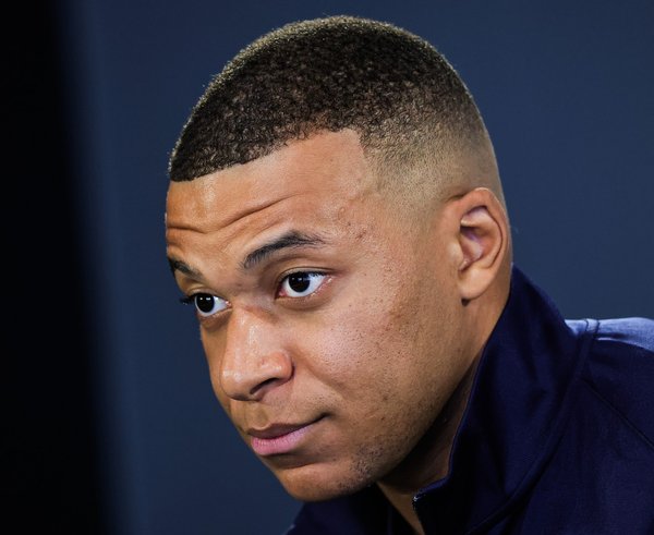 Kylian Mbappé se po reprezentační přestávce přidá k novému klubu.