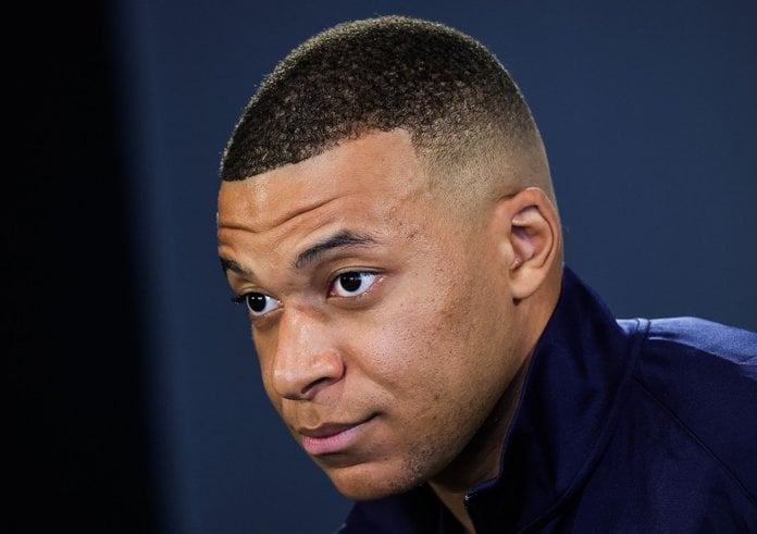 Kylian Mbappé se po reprezentační přestávce přidá k novému klubu.