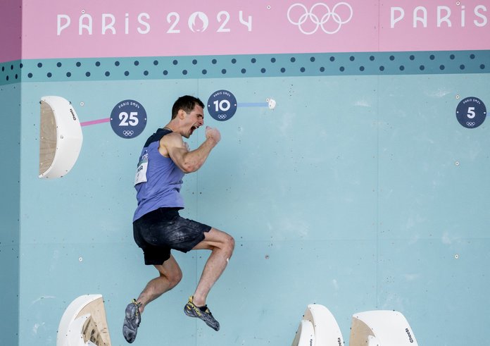 Adam Ondra zvládl první část olympijského semifinále.