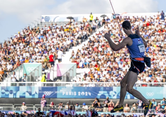 Adam Ondra postoupil do finále olympijského závodu.