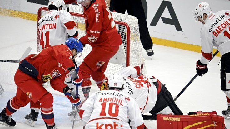 Radan Lenc s Jáchymem Kondelíkem před švýcarskou brankou