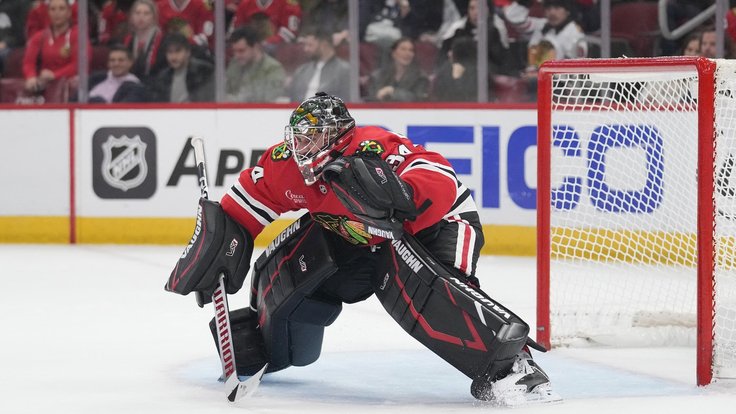 Petr Mrázek v brance Blackhawks