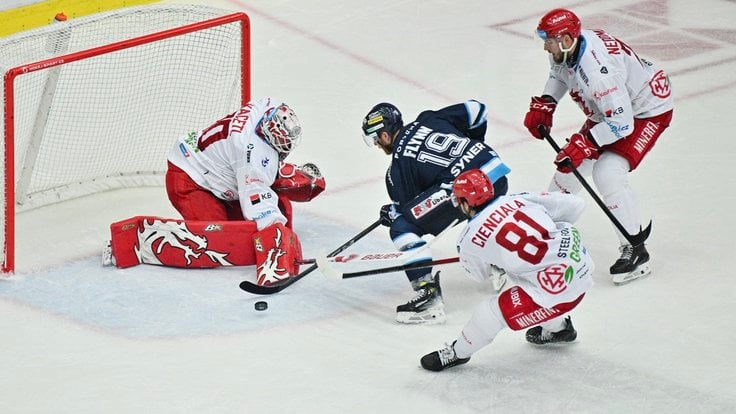 Ondřej Kacetl zasahuje proti libereckému Flynnovi