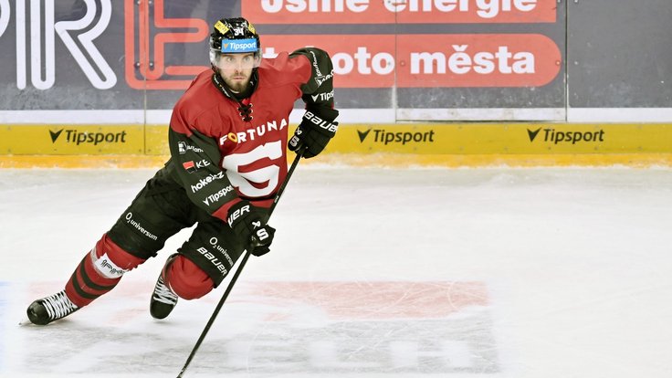 Michael Špaček během extraligového utkání s Hradcem Králové