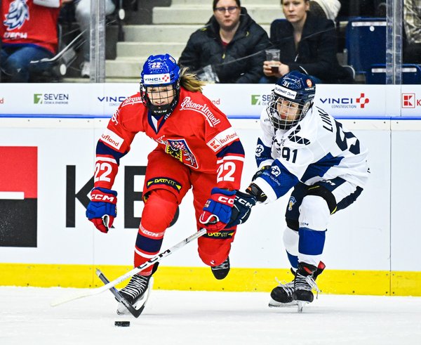 Tereza Plosová v souboji s Julií Likalaovou.