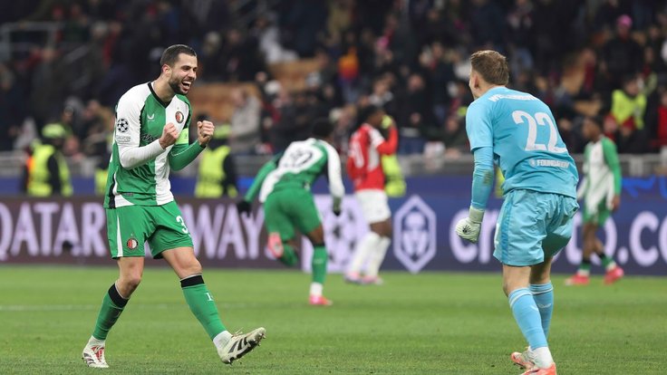 Dávid Hancko slaví postup Feyenoordu.