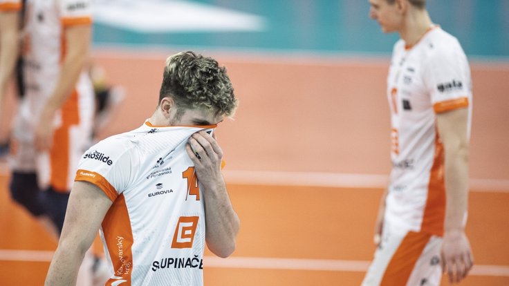 Český kapitán Matěj Pastrňák v dresu Karlovarska.