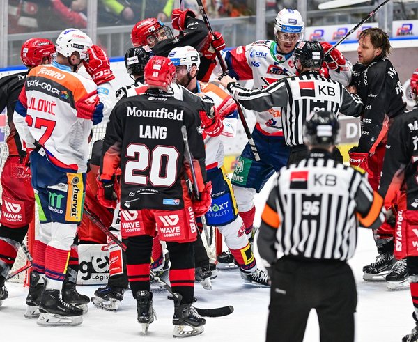 Hokejisté Mountfieldu ovládli derby