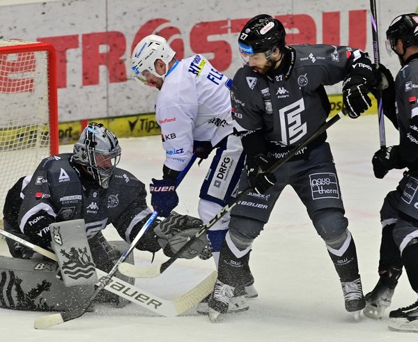 Jakub Flek před Dominikem Frodlem.