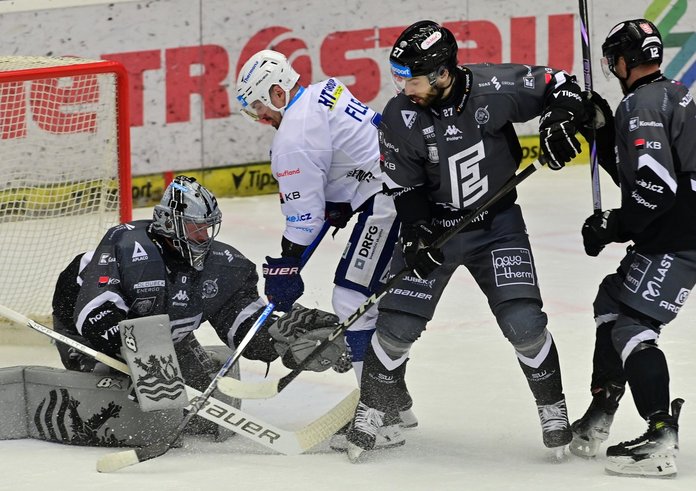 Jakub Flek před Dominikem Frodlem.