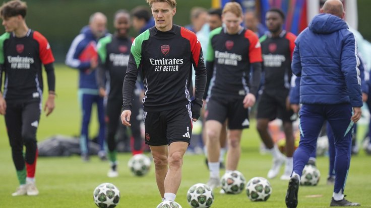 Fotbalisté Arsenalu na tréninku.