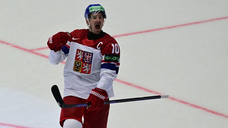Roman Červenka oslavuje vítězný gól