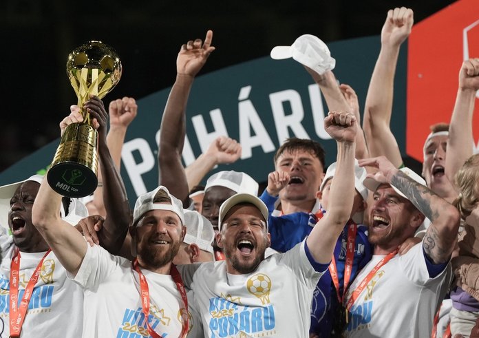 Sigma Olomouc při oslavách triumfu MOL Cupu v loňské sezóně.