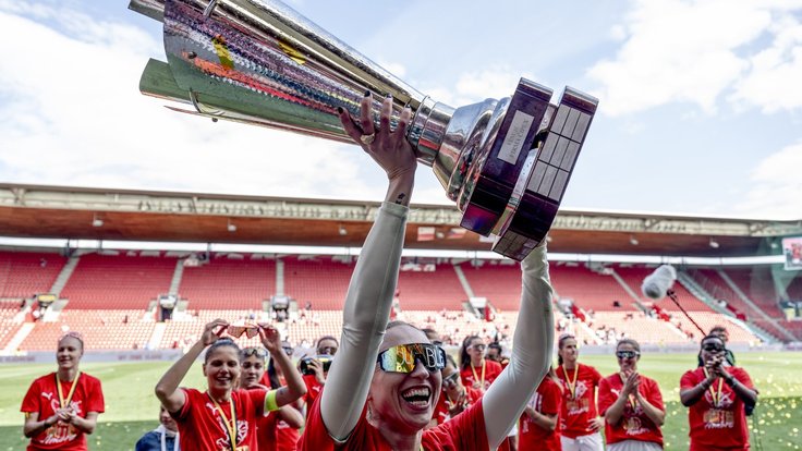 Fotbalistky Slavia jsou znovu mistryněmi.