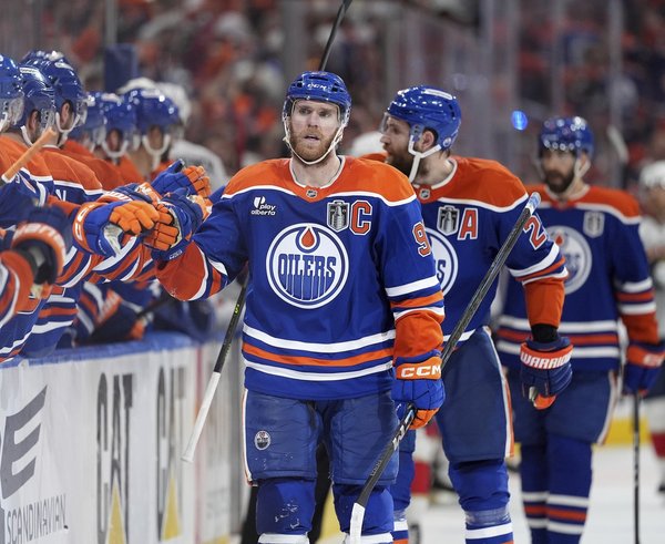 Connor McDavid zůstává i nadále v Edmontonu