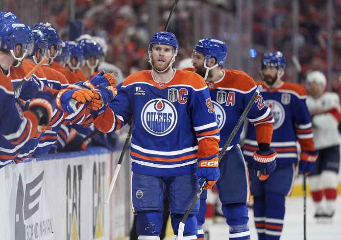 Connor McDavid zůstává i nadále v Edmontonu